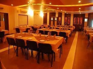 Hotel Indralok Джунагад Екстериор снимка